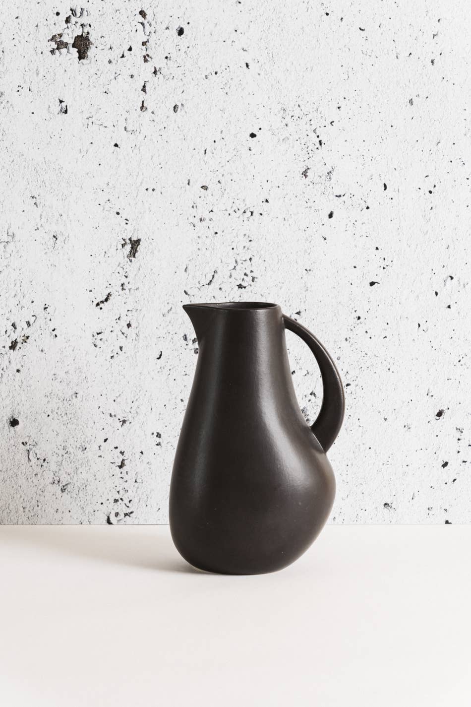 GHARYAN Stoneware & More | North America - Stoneware Pitcher | Kuduo 64 oz - Fenwick & OliverGHARYAN Stoneware & More | North America - Stoneware Pitcher | Kuduo 64 ozGHARYAN Stoneware & More | North AmericaFenwick & OliverKUP01-NM