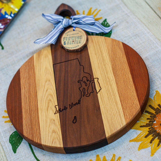 Round Wood Serving Board with Handle - The Oliver | Custom Engraving